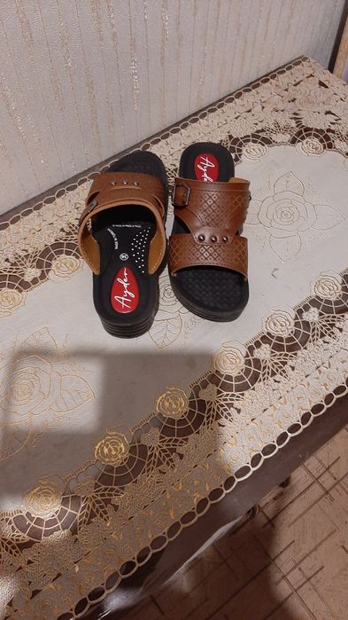 Продам шлепанцы 37 размер оригинал Турция