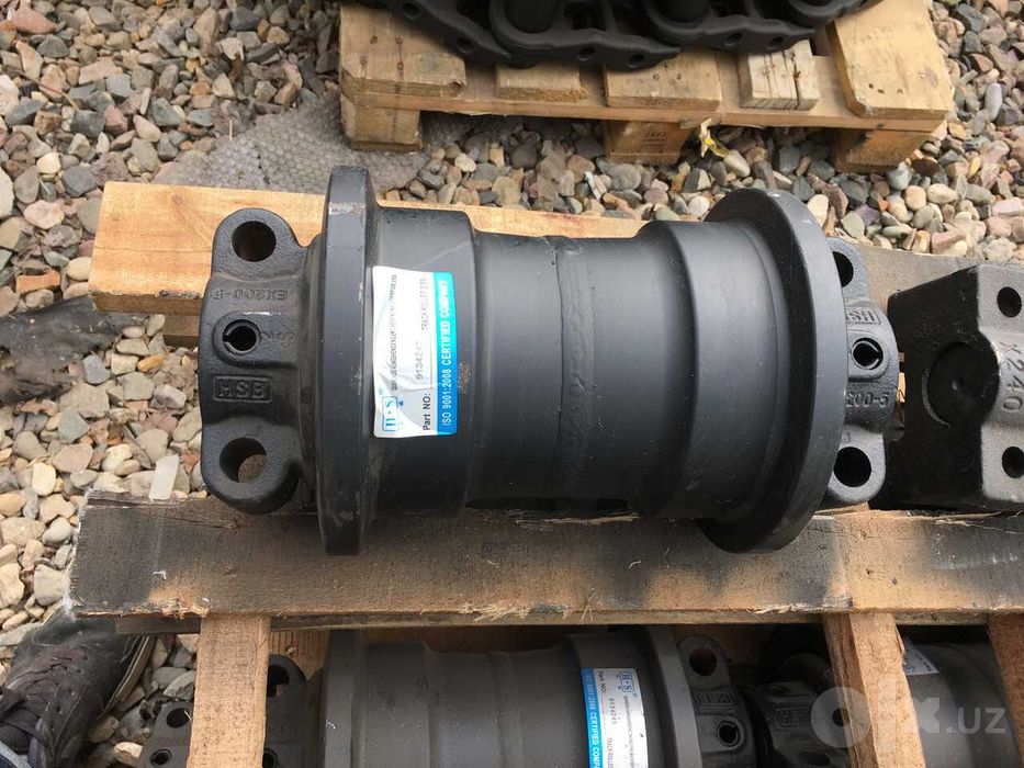 каток опорный экскаватора  HITACHI,хюндай (HYUNDAI) коматцу (KOMATSU)