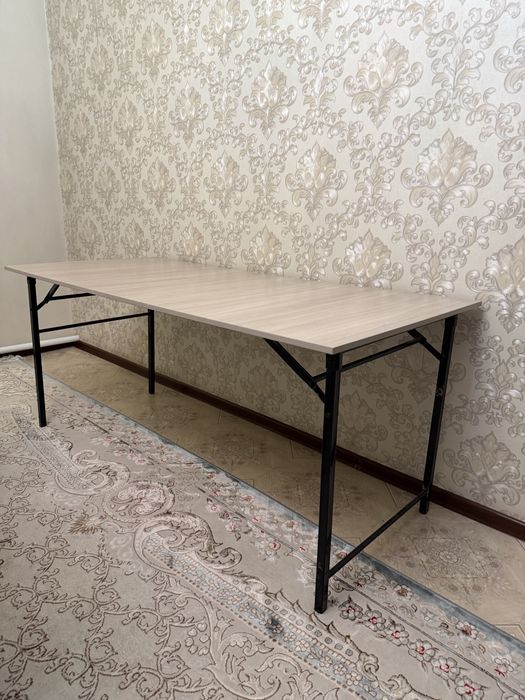 Стол - в идеальном состоянии