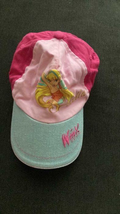 Шапки, чанта, Фигурки, блузка, пижамка, плакат и стикери на клуб Уинкс