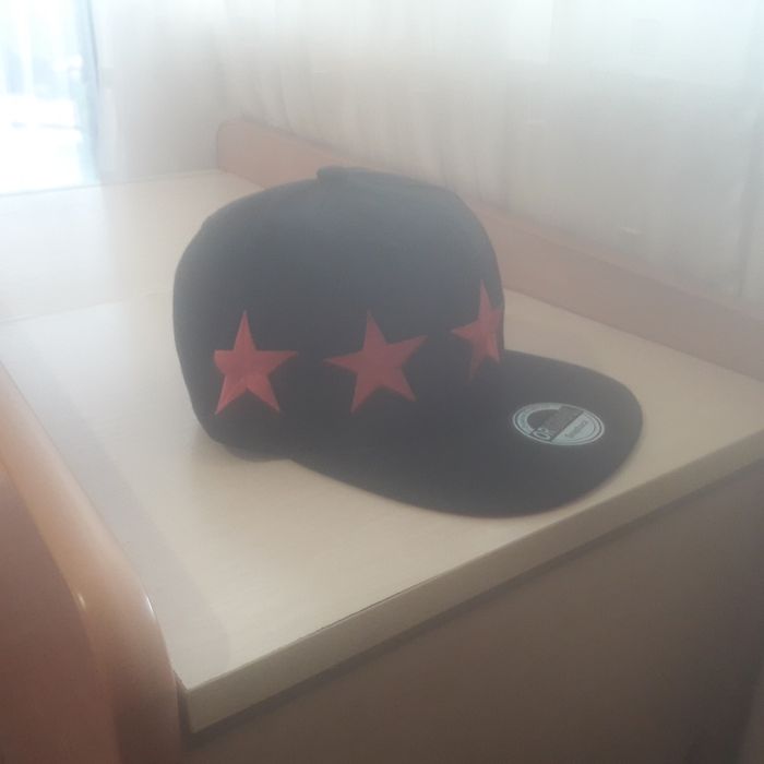 Шапка с козирка различни видове