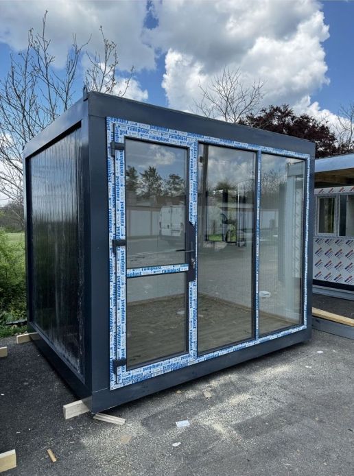 Vând containere modulare
