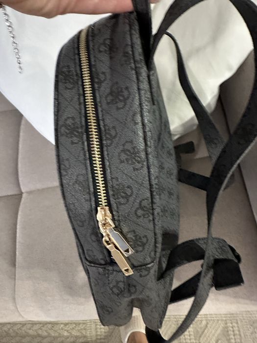 Раница     Guess