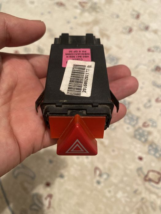 Аваринная кнопка от Ауди а6 с5