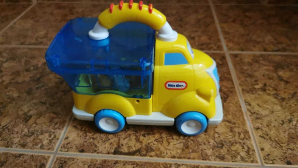 детски играчки и коли