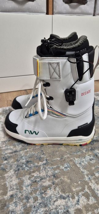Snowboard boots marimea 39, noi