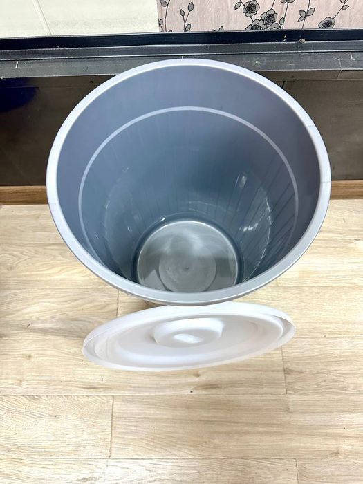 Бак круглый с крышкой