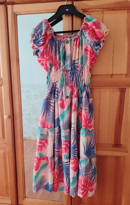 Две дамски рокли