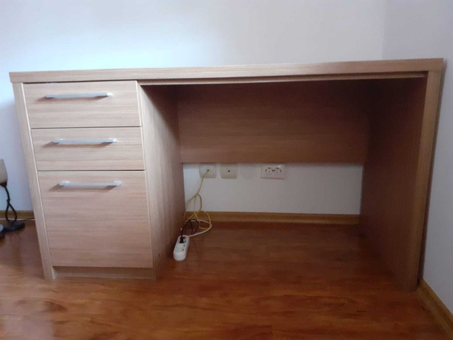 Birou cu sertare si dulap