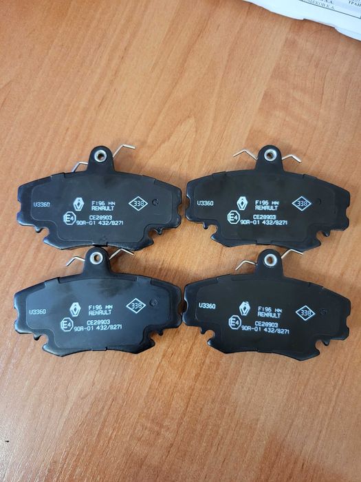 Передние колодки Рено Ларгус 8-ми клапанный, оригинальные Renault