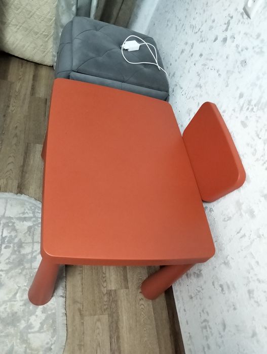 Детский столик со стульчиком
