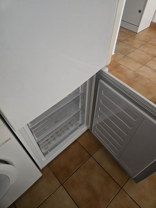 Vand frigider Arctic iesit de curand din garantie