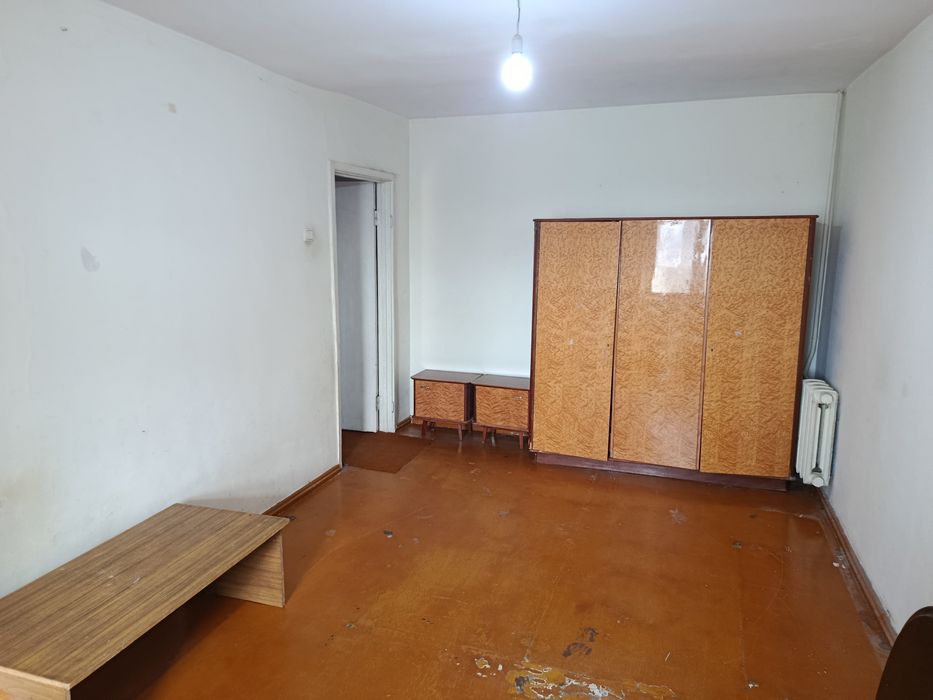 Напротив транспортного университета сдается однокомнатная квартира.