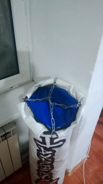 Груша и перчатки