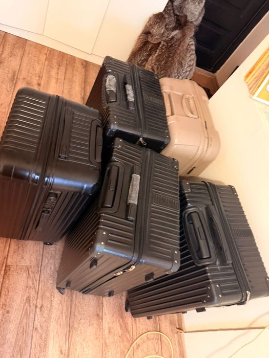 Продается чемодан.