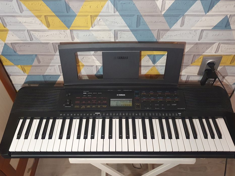 Синтезатор YAMAHA PSR-E273