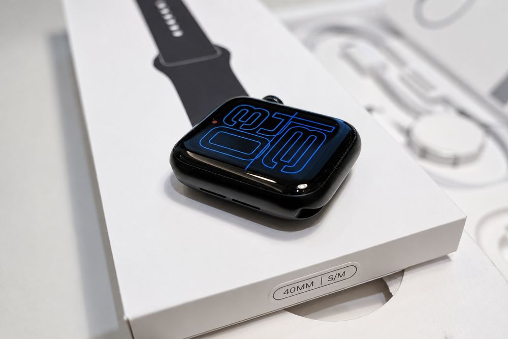 Apple Watch SE 3 (2025) GPS 40 mm Midnight – baterie 100%, full box