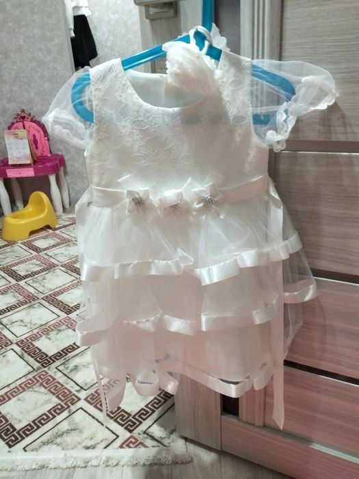 Платье новое на 3-4 года