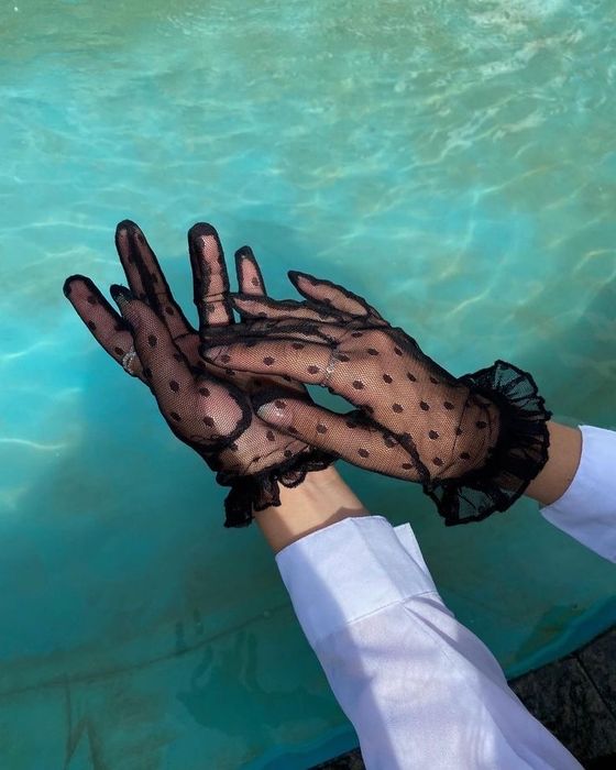 Перчатки в сетку декоративные