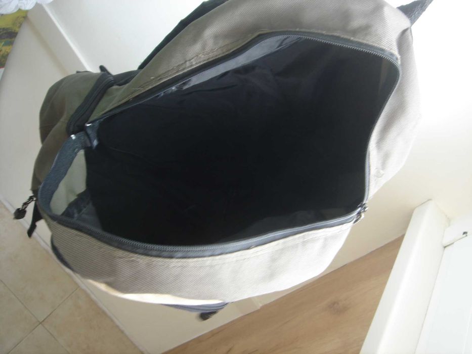 Продавам две раници