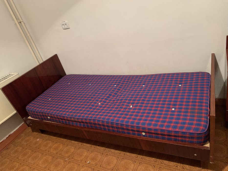Кровать с матрасом
