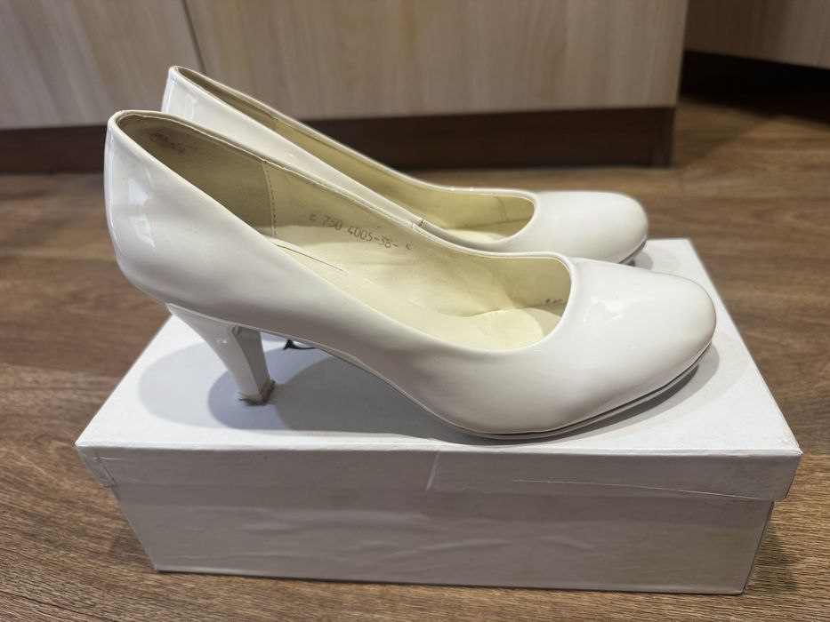 Свадебные белые туфли