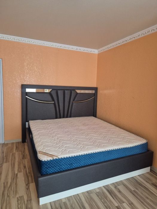 Срочно продаю спальный гарнитур