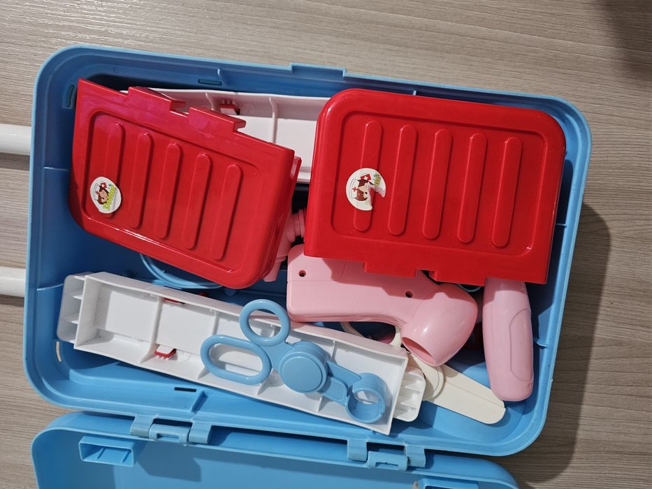 Продам чемодан доктора.