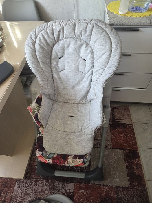 Oferta !! Scaun de masă bebe joie cu 2 huse impermeabile