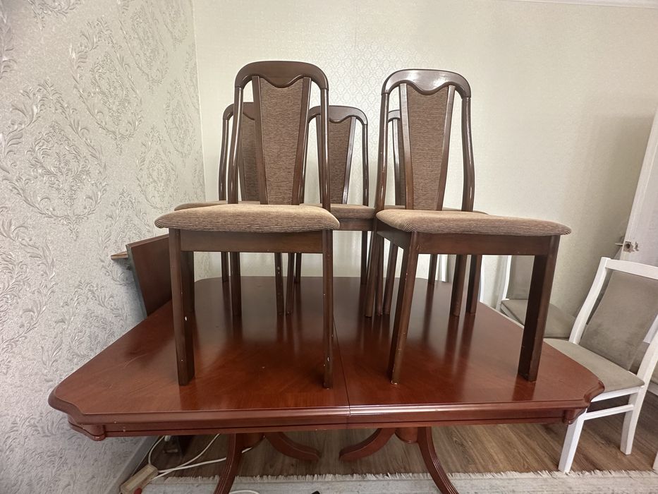 Продам стол со стульями Малайзия