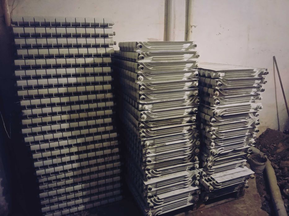 Чугунные алюминиевые. Чугунные алюминиевые. Чугунные радиаторы отопления. Казан легмаш чугунный 12 л. Чугунок из алюминия.