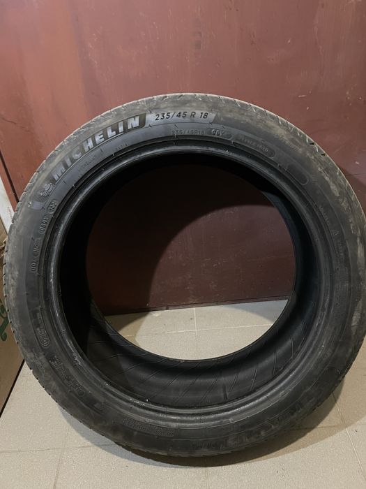 235/45/18 Michelin/GoodYear 2x2