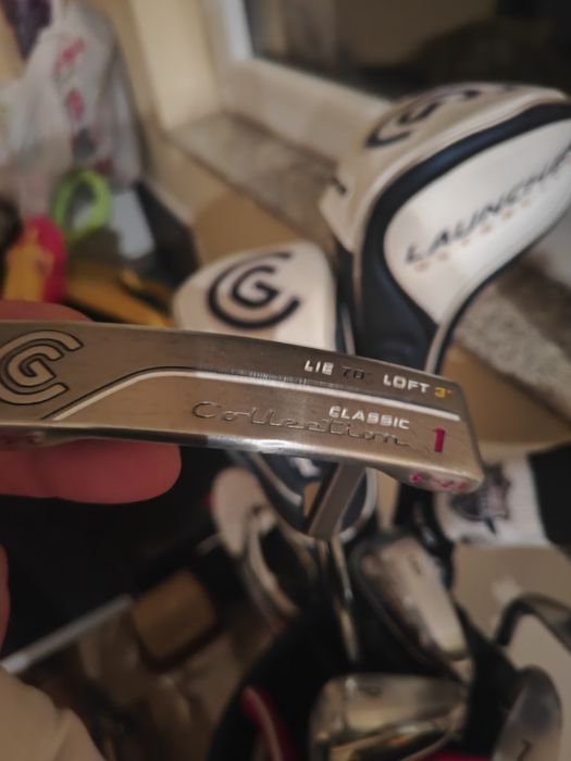 Комплекта е чисто нов стикове и обувки  .размер на обувките 44  Продавам отличен комплект за голф на една от най-добрите марки в света – Cleveland Go