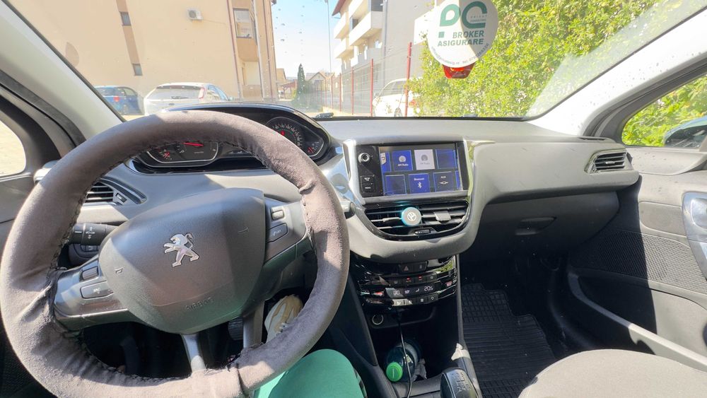 PEUGEOT 208  - 2012