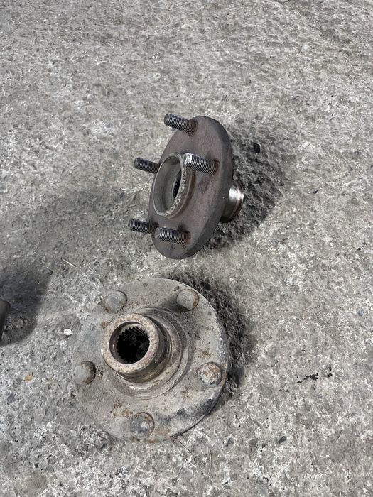 Шпилька колесная