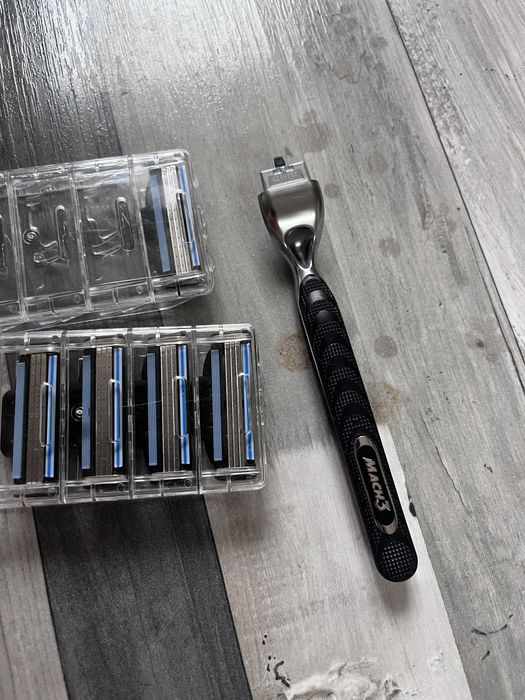 Самобръсначка Gillette Mach 3 + 5 ножчета -