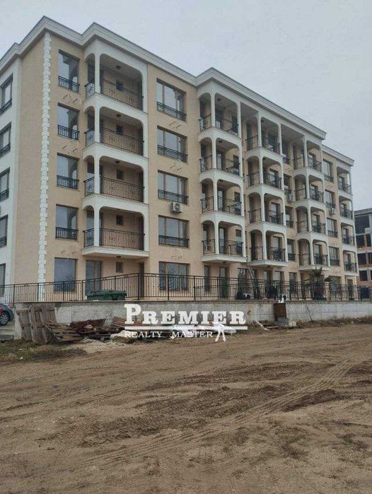 Предлагаме за продажба студио в нова сграда в квартал Черно Море на Несебър.