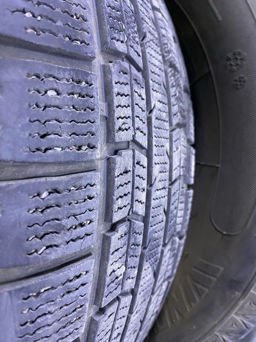 Зимние шины 265,65,17