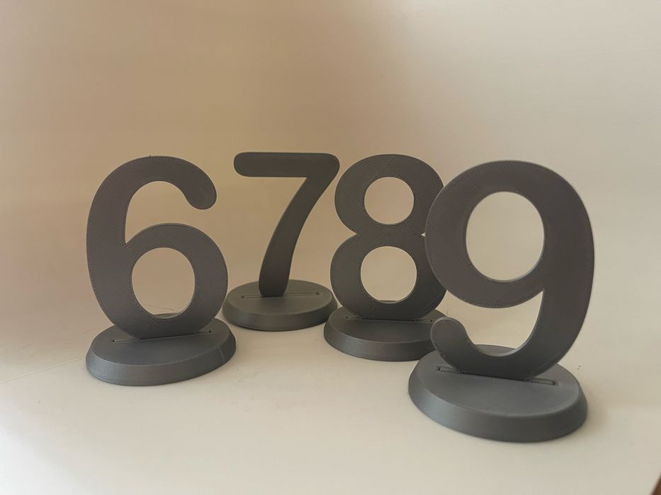 Табелки с номера за маси