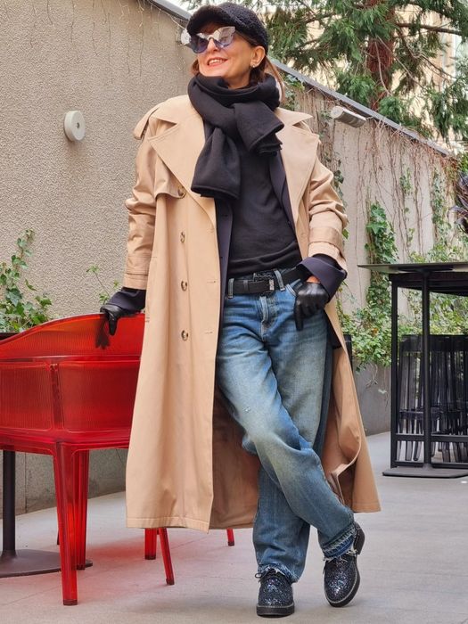 Тренчкот ,Бежов ,размер М ,състояние ново