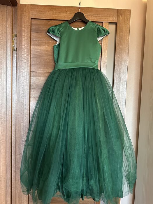 Нарядкое платье доя девочки 10-12 лет