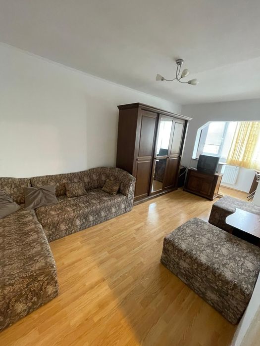 Închiriez Garsoniera