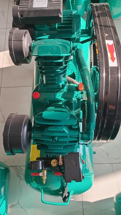 Компрессор 100литрли 1.0 бар