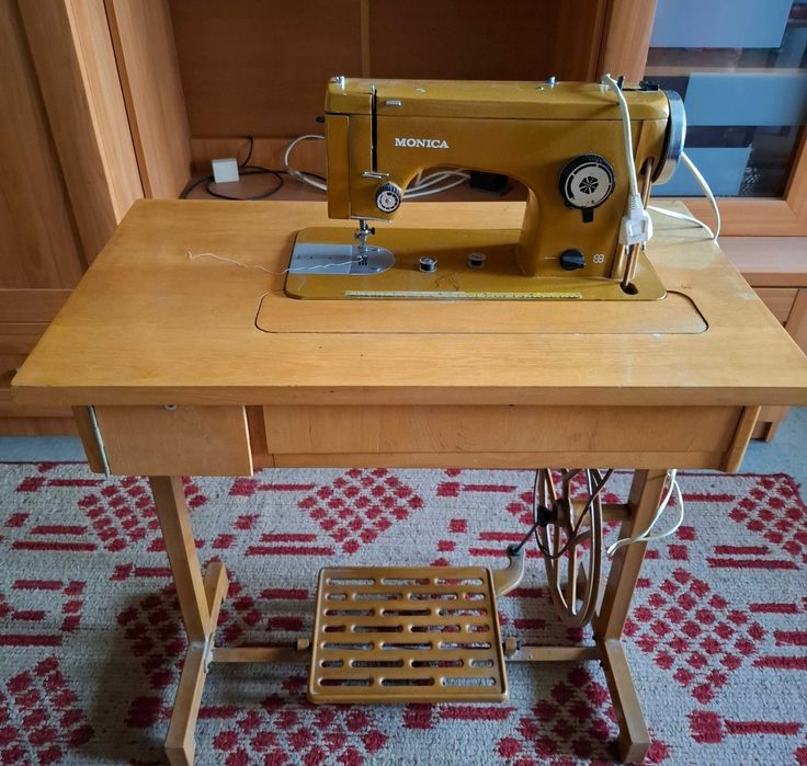 Mașină de cusut MONICA (Cugir) – Stare bună de funcționare