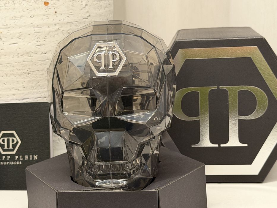 Продавам часовник PHILIPP PLEIN