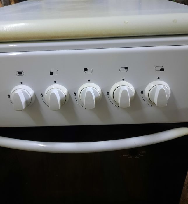 Продам газ плиту .