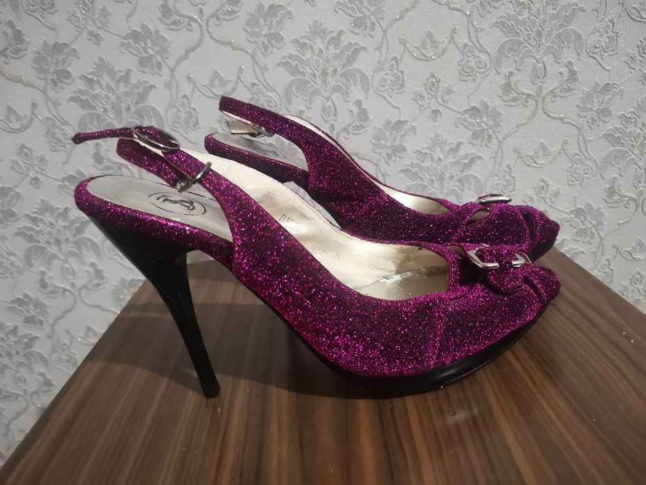 Босоножки нарядные