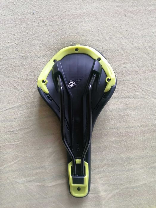 Оригинална нова седалка на Крос