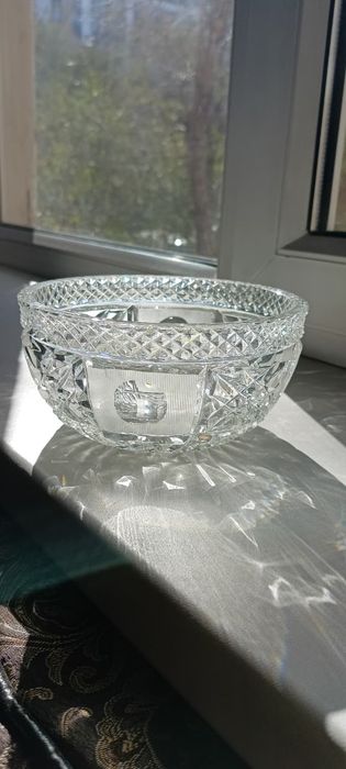 Хрустальные изделия в ассортименте.