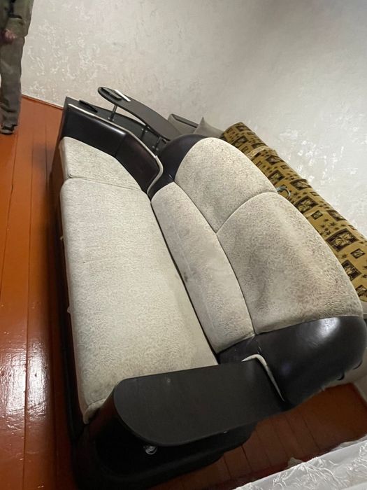 Диван угловой с креслом.